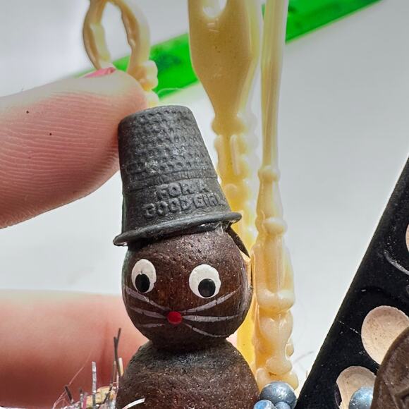 Thimble for a Good Girl- Assemblage Diorama Decor - MCM - Picture 3 of 8